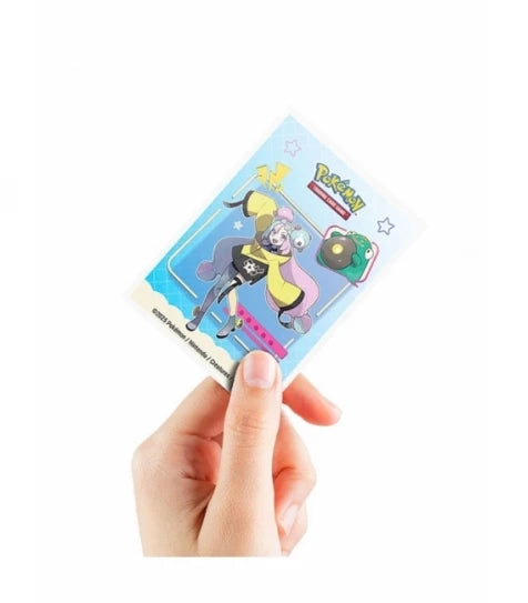 Fundas Standard 65 unidades Iono and Bellibolt Pokémon Ultra Pro - en mano